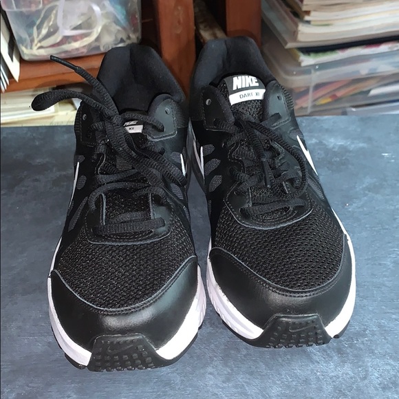 Nike shoes - Picture 2 of 5